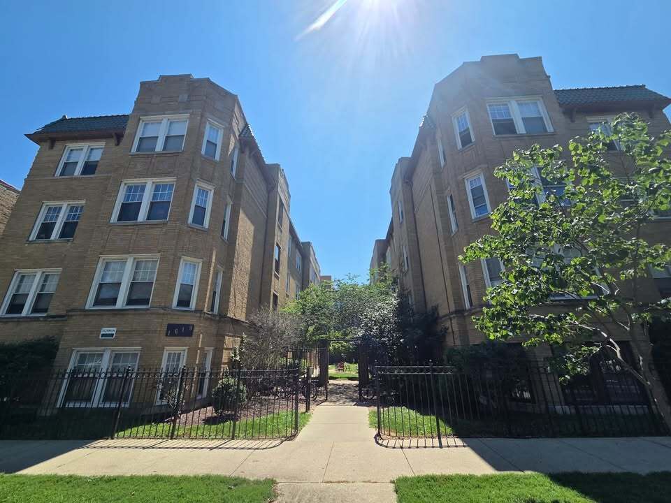 Property Photo: 1621 W Farwell Avenue 3N IL 60626