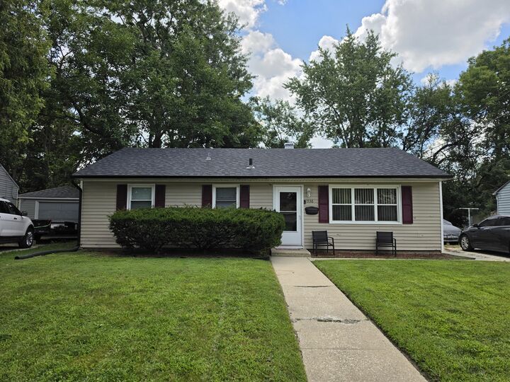Property Photo:  1936 E Marmion Street  IL 60901 