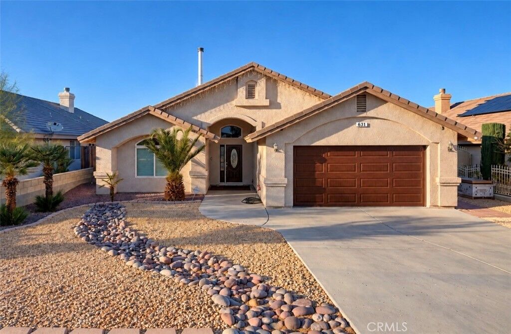 Property Photo: 631 Rimrock CA 92311