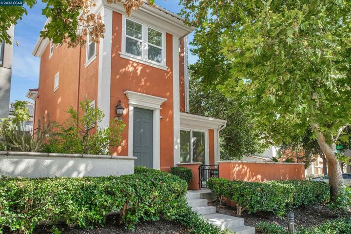 Property Photo:  2900 Calico Cmn  CA 94551 