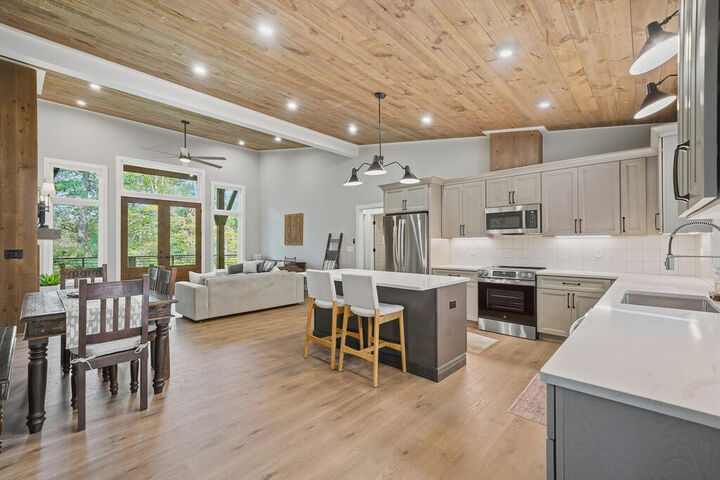 Property Photo:  106 Circle Drive  GA 30536 