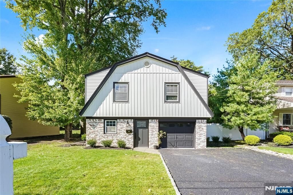 Property Photo:  26 Pavonia Avenue  NJ 07630 
