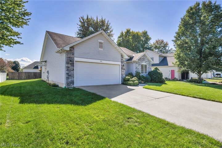 Property Photo: 441 Pemberton Drive OH 44035