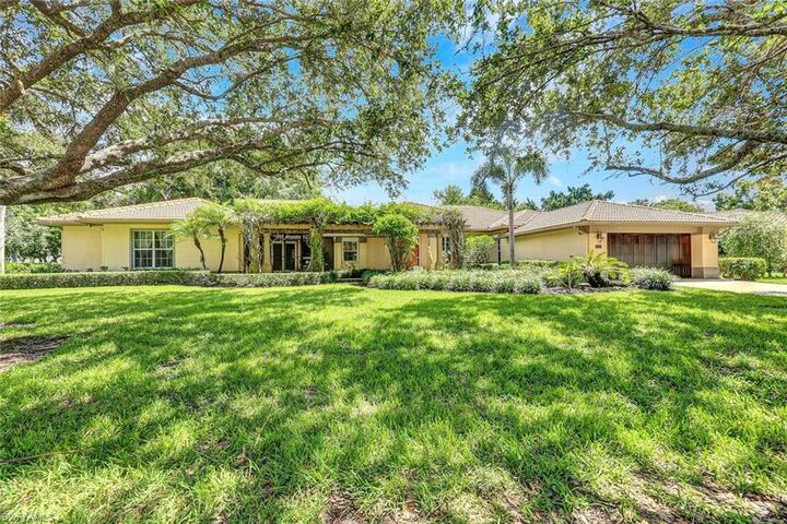 Property Photo: 8840 Mariposa Ct FL 34113