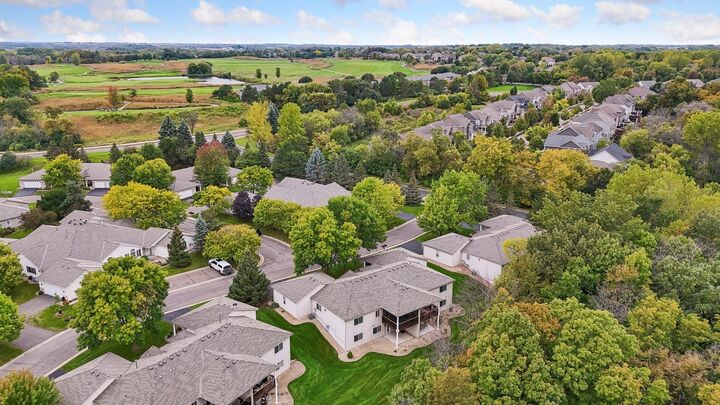 Property Photo:  980 Carriage Lane  MN 55318 