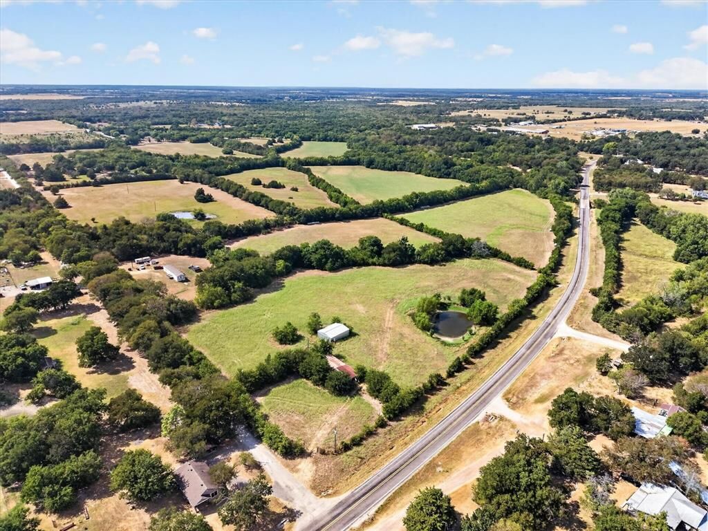 Property Photo: 913 County Road 4232 TX 75418