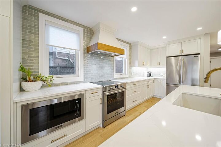 Property Photo:  99 Beechmanor Crescent  ON N2N 3H5 