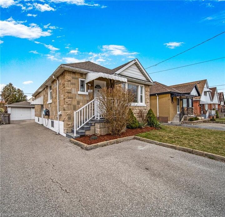 Property Photo:  146 Glencarry Avenue Upper  ON L8K 3R8 