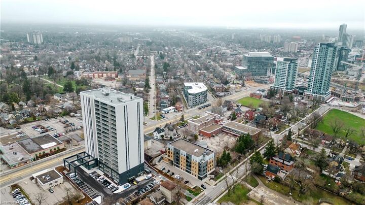 Property Photo:  741 King Street W 1412  ON N2G 0E9 