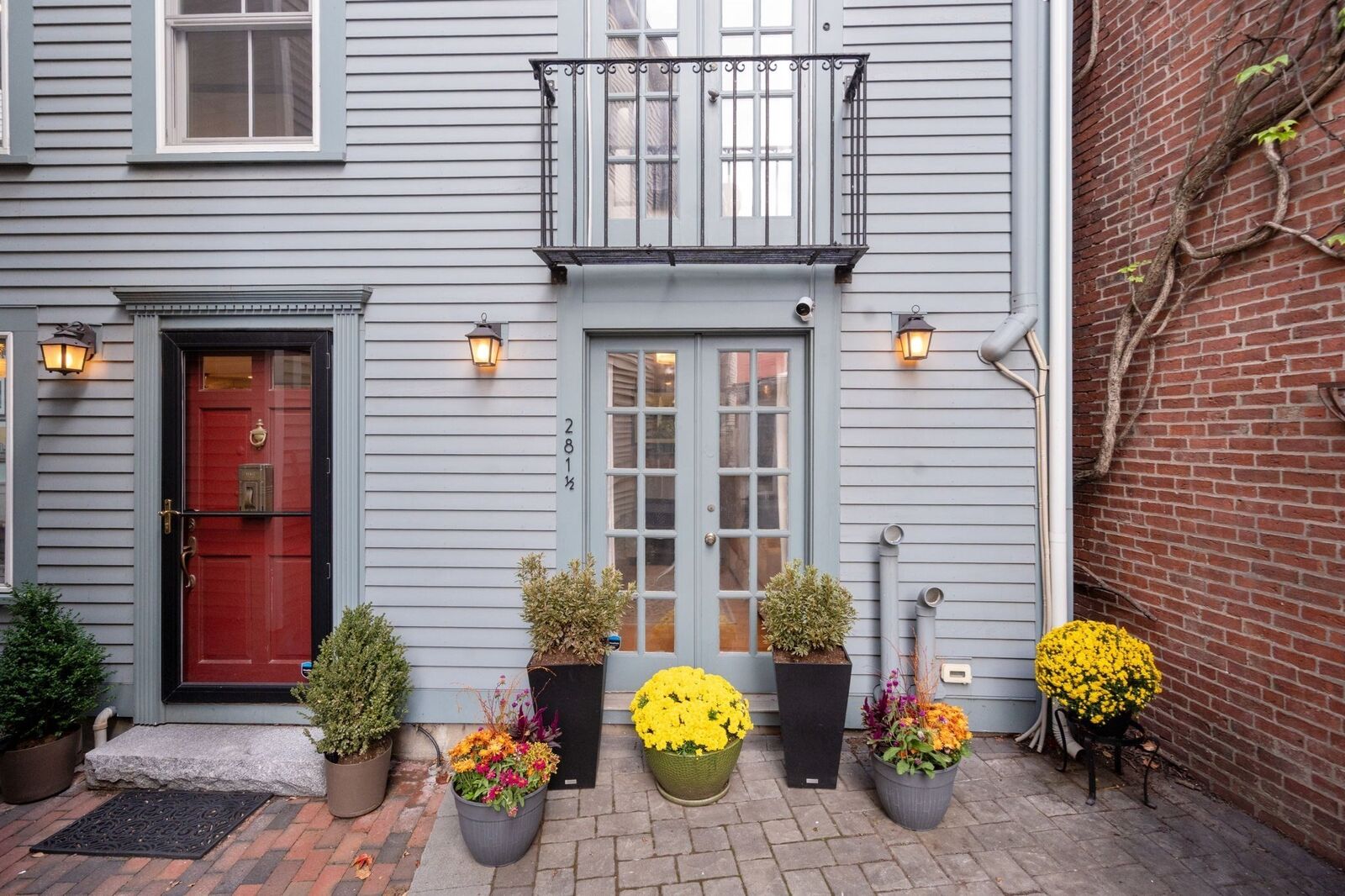 Property Photo:  281 1/2 Main Street 281  MA 02129 
