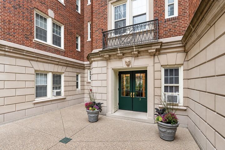Property Photo:  3 Arlington St 35  MA 02140 