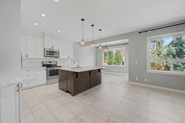 Property Photo:  604 Midtown Place SW  AB T4B 4E3 
