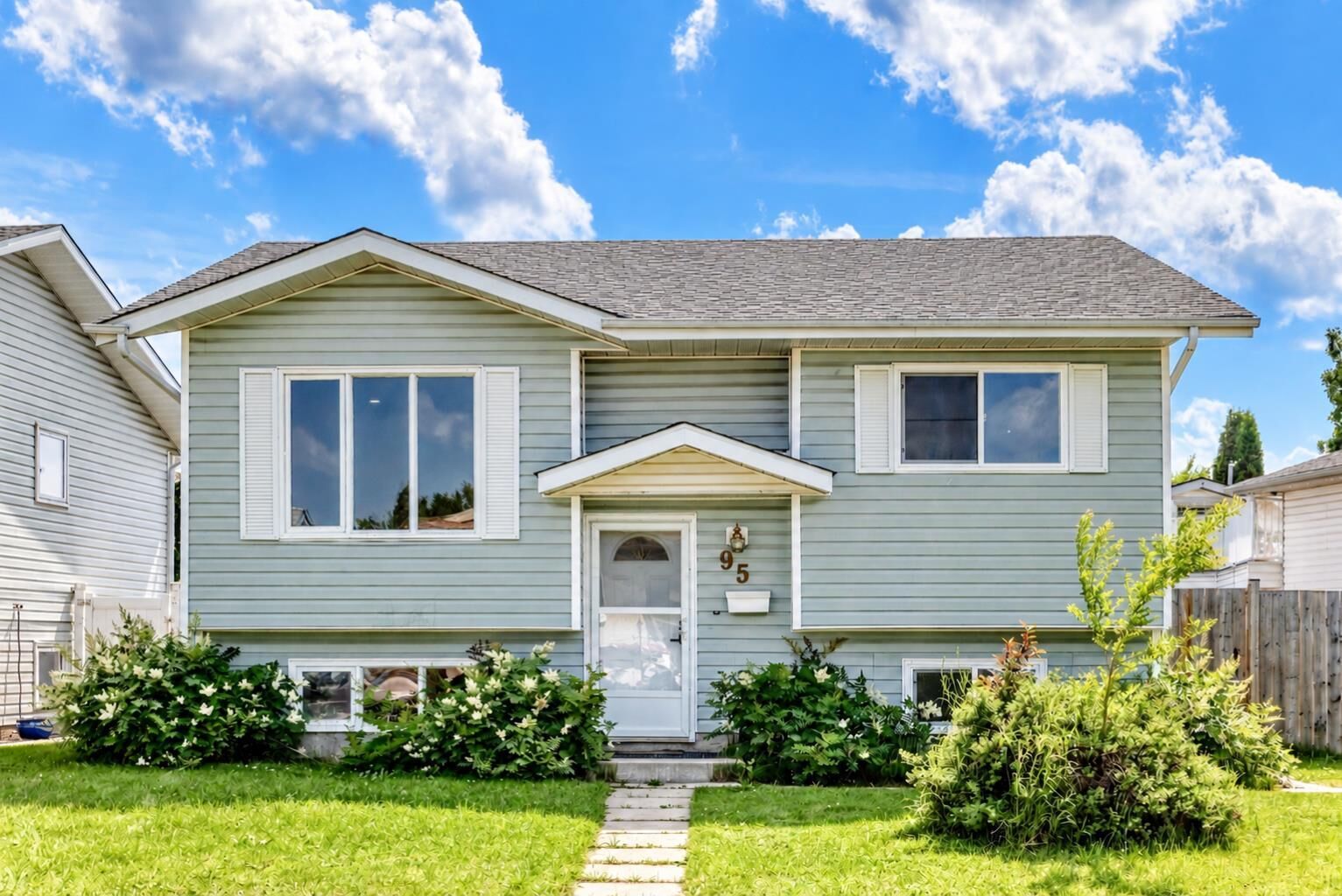 Property Photo:  95 Eversole Crescent  AB T4R 2H9 