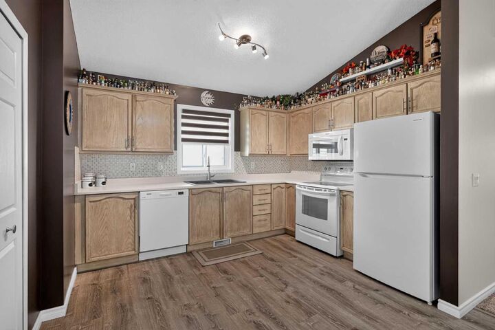 Property Photo:  34 Mt Aberdeen Link SE  AB T2Z 3N6 
