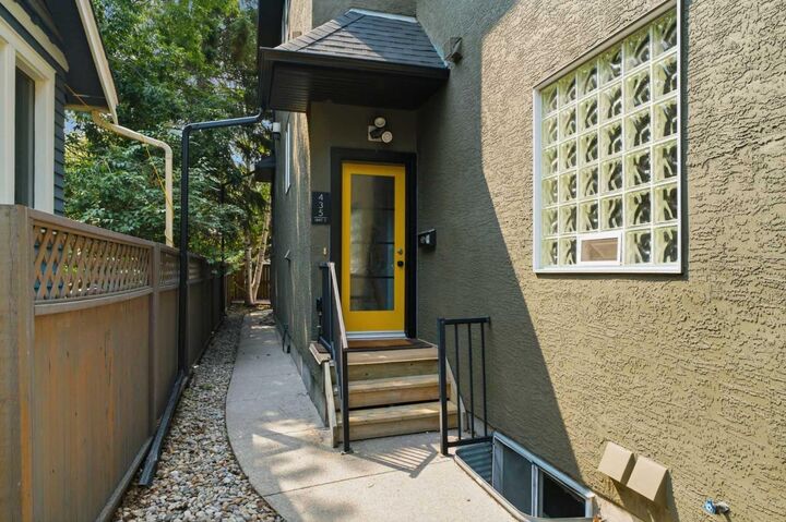 Property Photo:  435 13 Avenue NE 2  AB T2E 1C3 