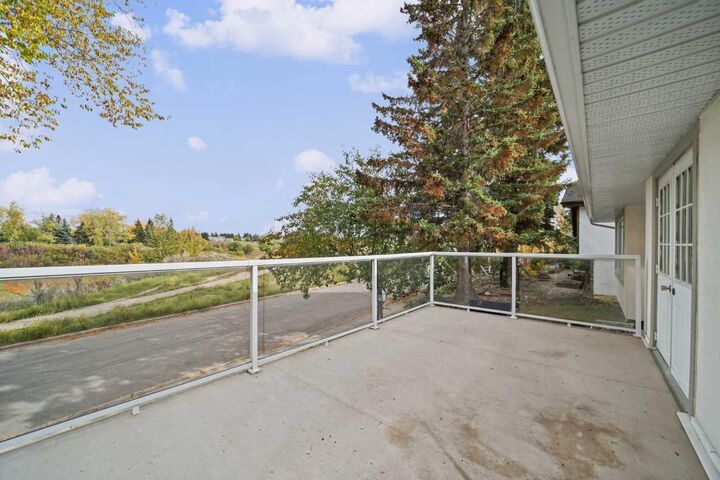 Property Photo:  60 Silverview Way NW  AB T3B 3J8 