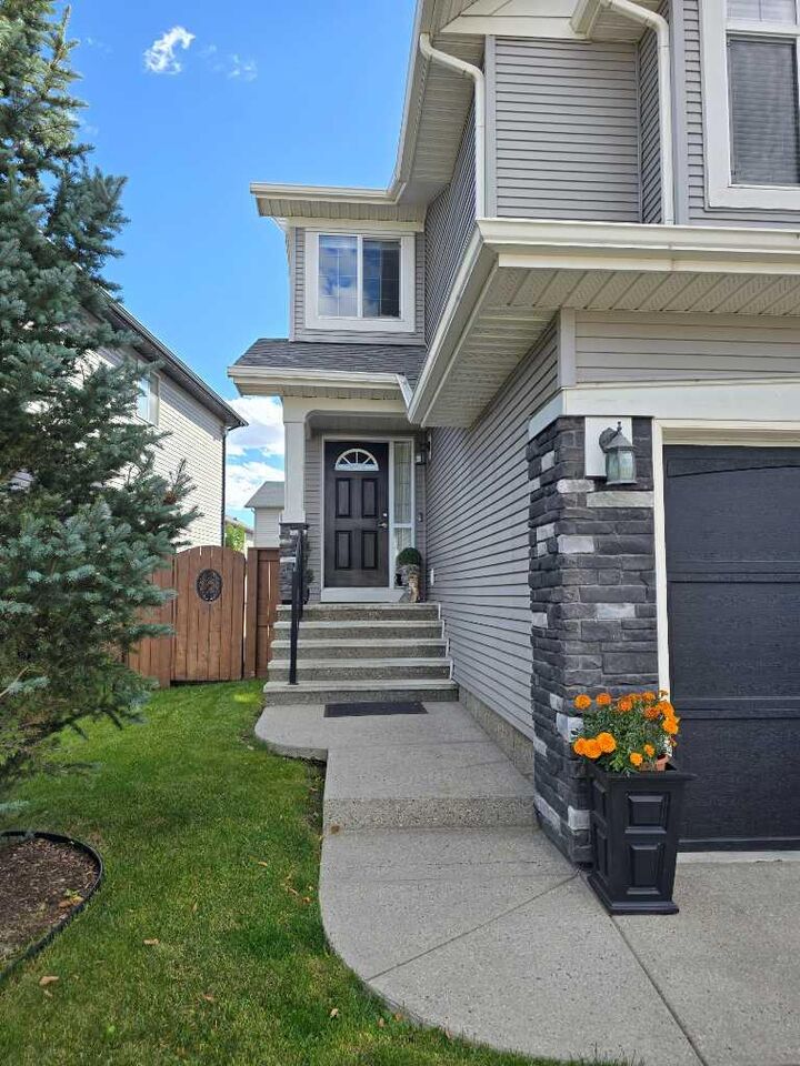 Property Photo:  768 New Brighton Drive SE  AB T2Z 0Z8 
