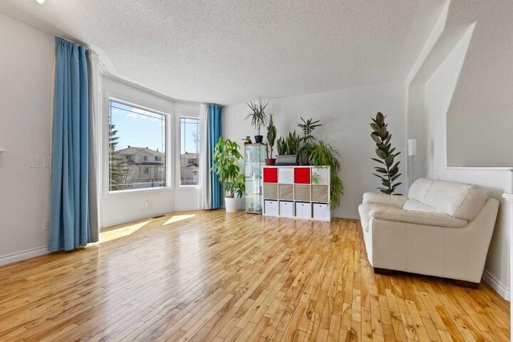 Property Photo:  82 Country Hills Gardens NW  AB T3K 5K2 