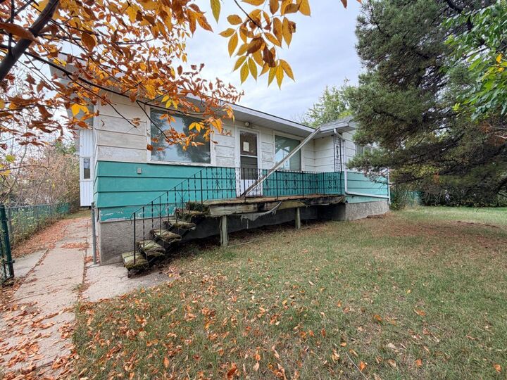 Property Photo:  714 2 Street SW  AB T0J 0Y6 