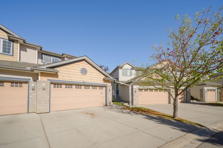 Property Photo:  25 Citadel Estates Manor NW  AB T3G 5M6 