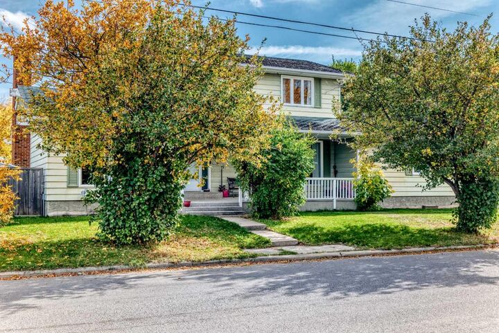 Property Photo: 102 4 Avenue SE AB T1V 1G3