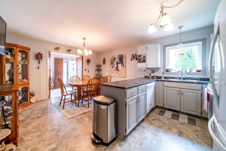 Photo de la propriété:  553 22 Street  AB T9W 1H9 