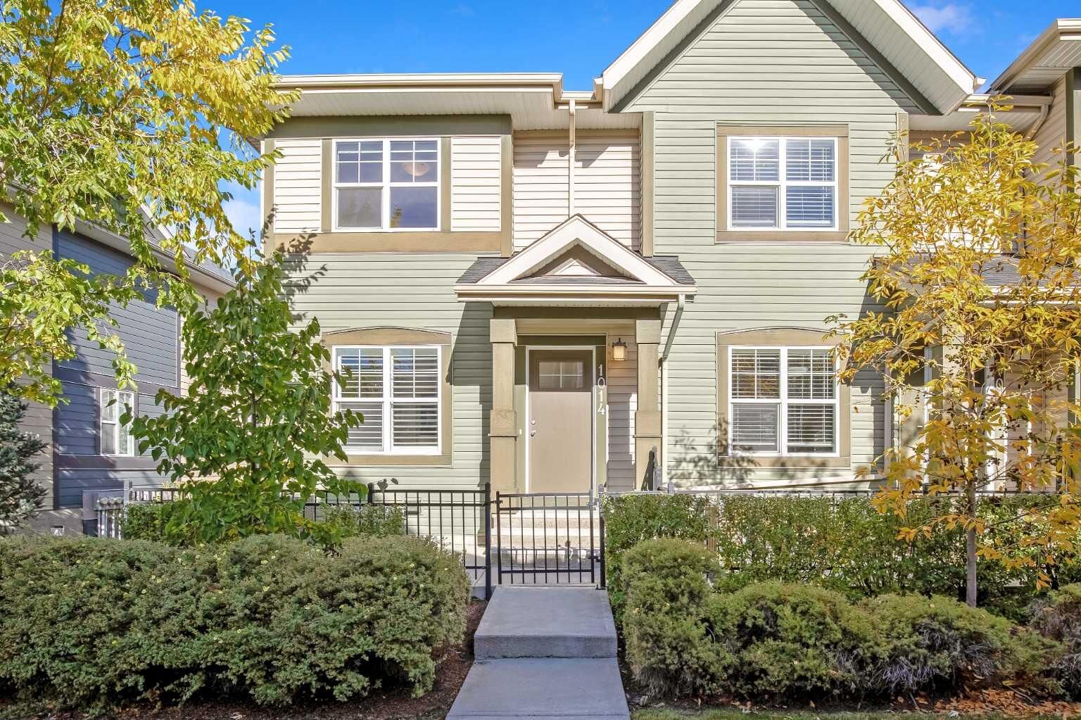 Property Photo:  1014 McKenzie Towne Villas SE  AB T2Z 1E4 