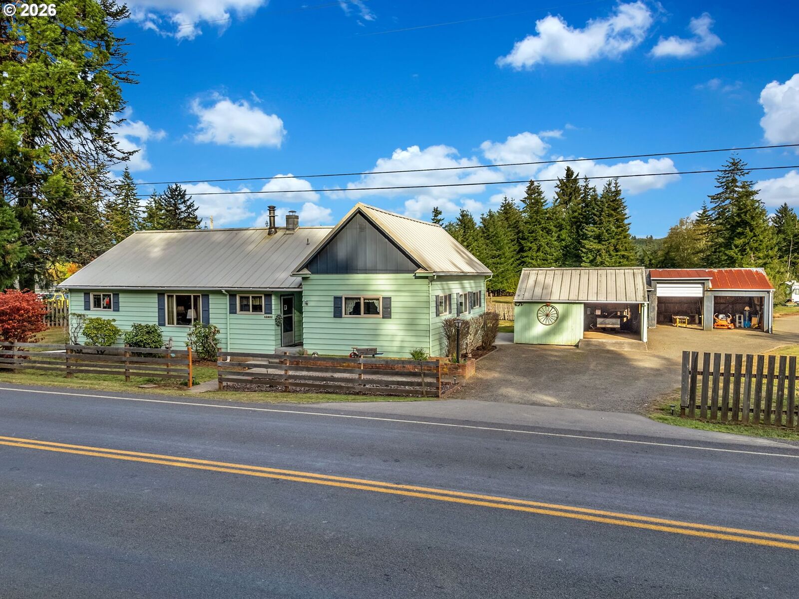 Property Photo: 43002 Hillcrest Loop OR 97103