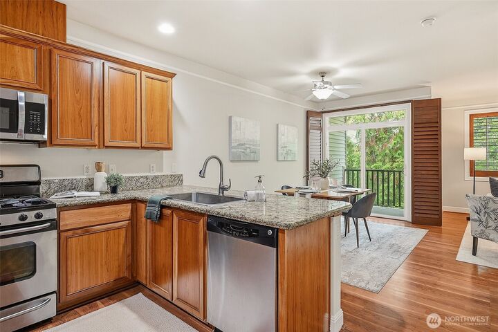 Property Photo:  4811  Shattuck Place S Cc104  WA 98055 