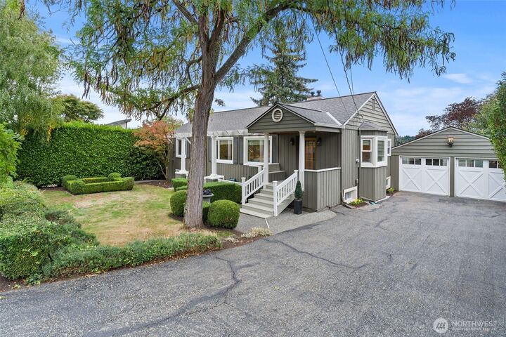 Property Photo:  213  8th Avenue  WA 98033 