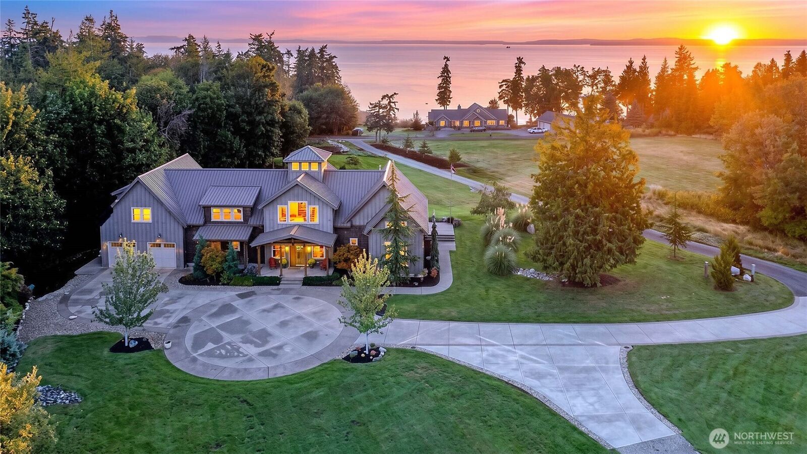 Property Photo:  418  Tillicum Way  WA 98282 
