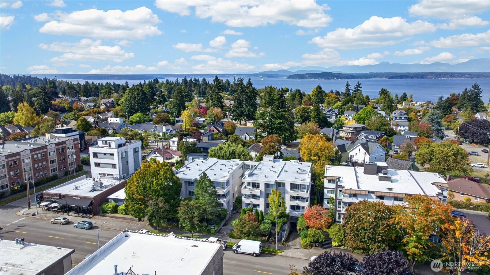 Property Photo:  2125  California Avenue SW 302  WA 98116 