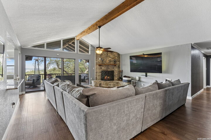 Property Photo: 157 Lorne TX 78133