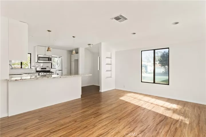Property Photo:  531 N Niagara  CA 91505 