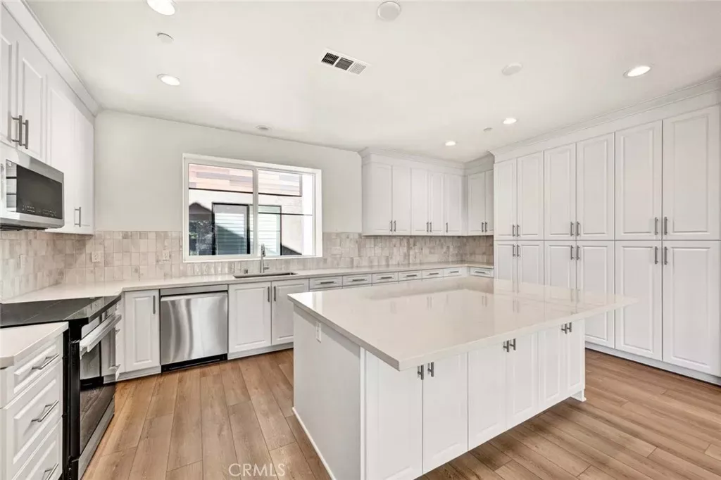 Property Photo:  5804 Linden Avenue 1  CA 90805 