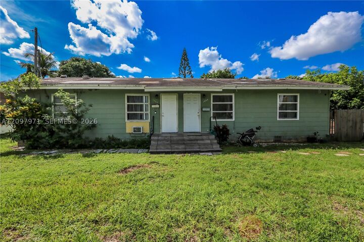 Property Photo:  1056 NE 34th Ct  FL 33334 