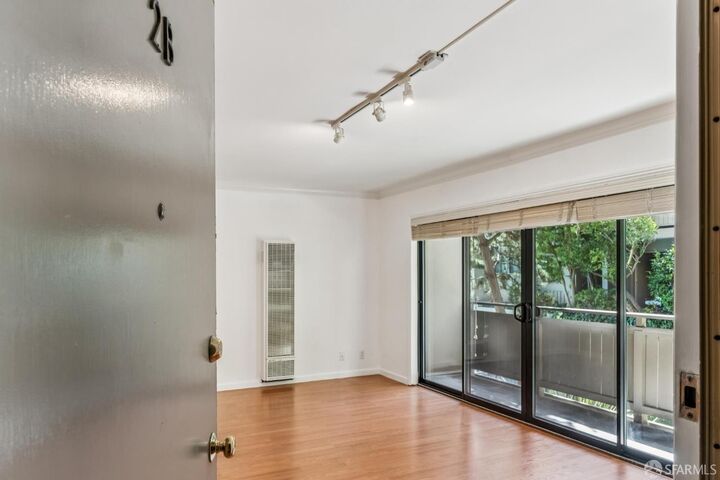 Property Photo:  1817 California Street 2B  CA 94109 