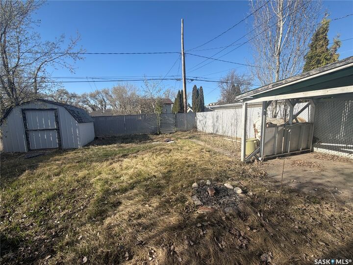 Property Photo:  318 25th Street E  SK S6V 1T1 