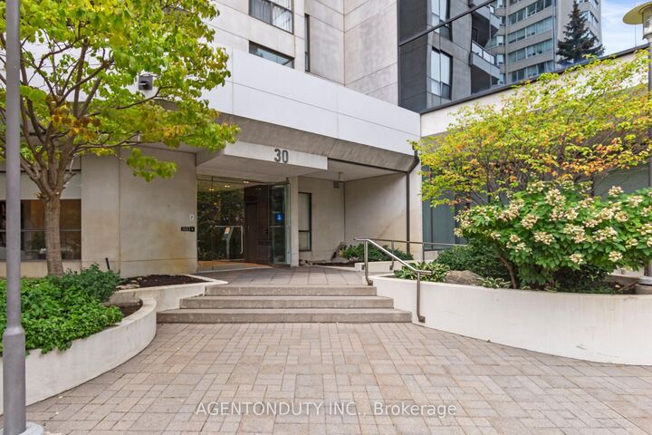 Property Photo:  30 Holly Street 1003  ON M4S 3C2 