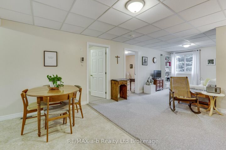 Property Photo: 231 Wellington Street N 101 ON N4S 6S1