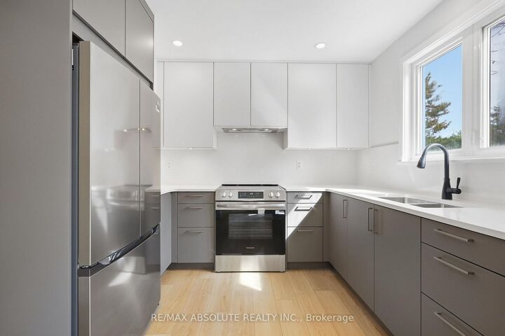 Property Photo:  286 Mockingbird Drive  ON K1E 2A5 