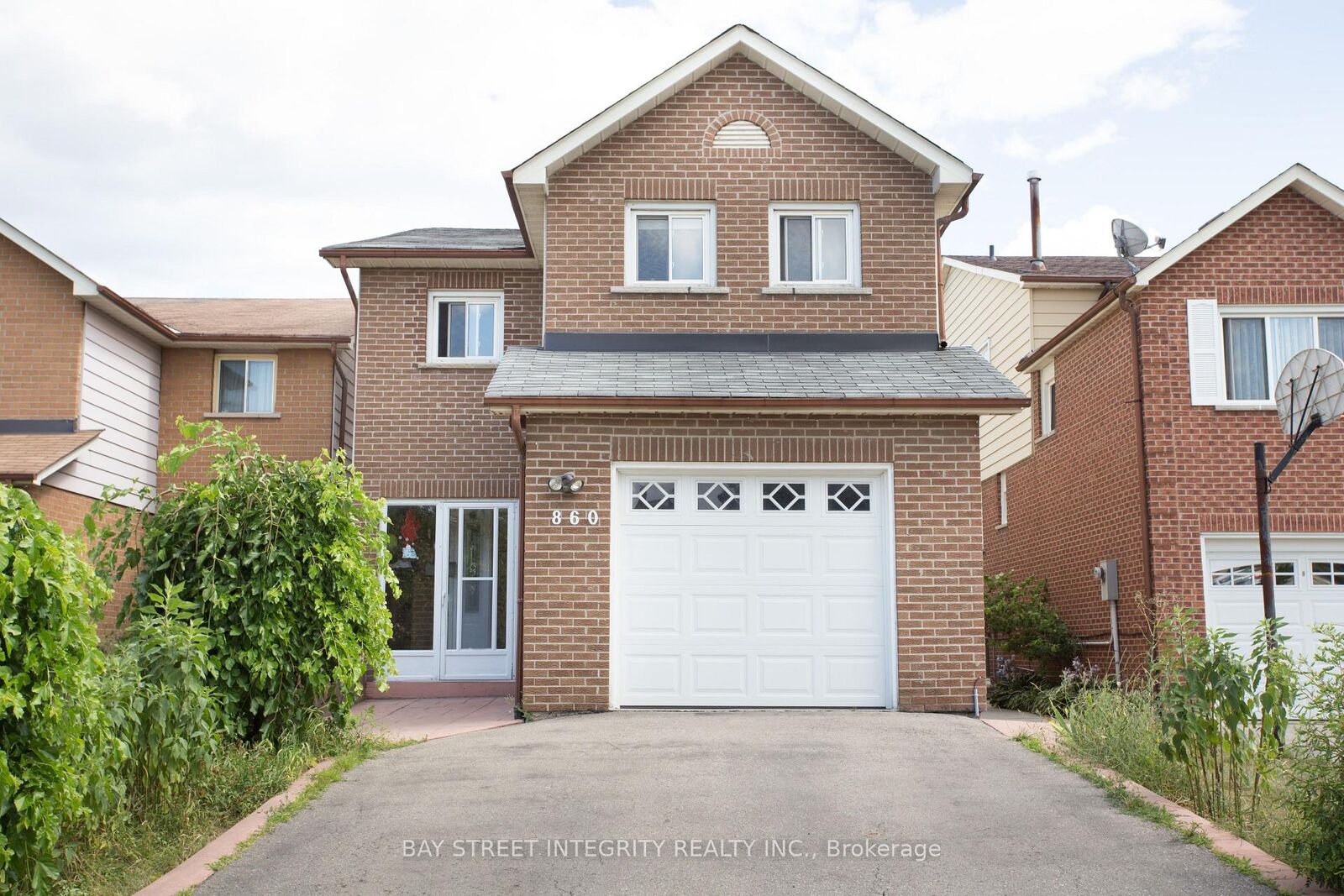 Property Photo:  860 Messenger Meadow Drive  ON L5C 3T2 