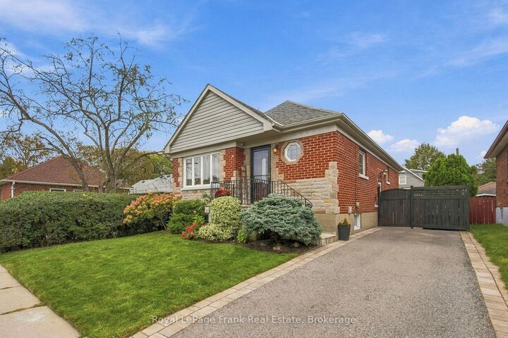 Property Photo:  379 Arthur Street  ON L1H 1P2 