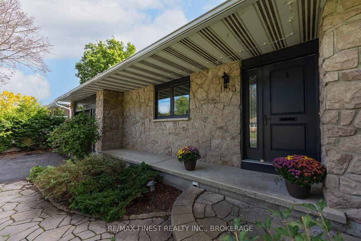 Property Photo: 933 Mayfair Crescent ON K7M 5S5