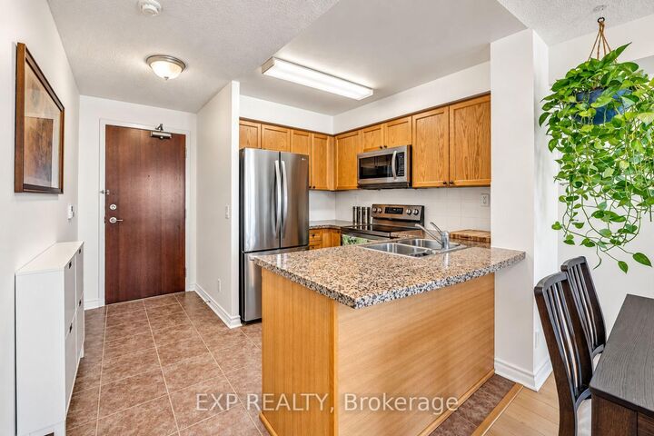 Property Photo:  5 Michael Power Place 709  ON M9A 0A3 