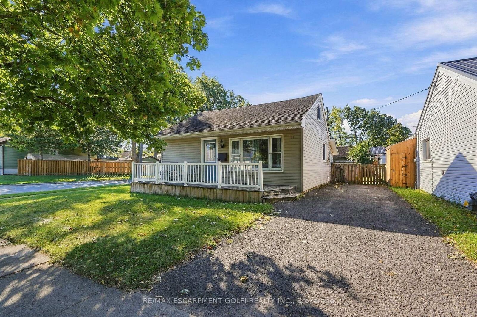 Property Photo:  21 Exeter Avenue  ON L3B 4X9 