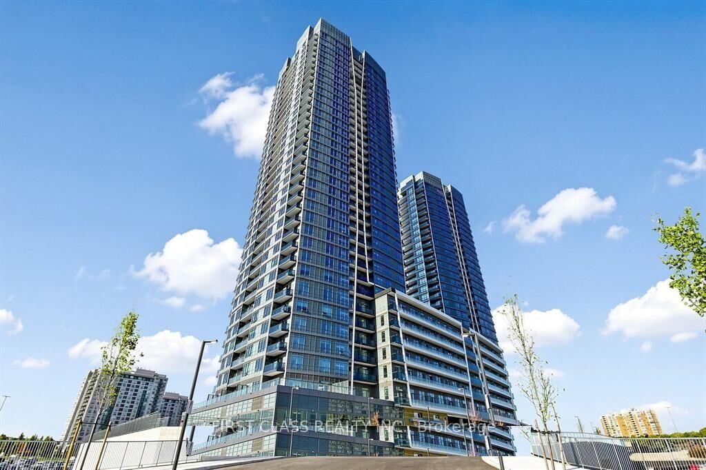 Property Photo: 30 Upper Mall Way A1606 ON L4J 0L7