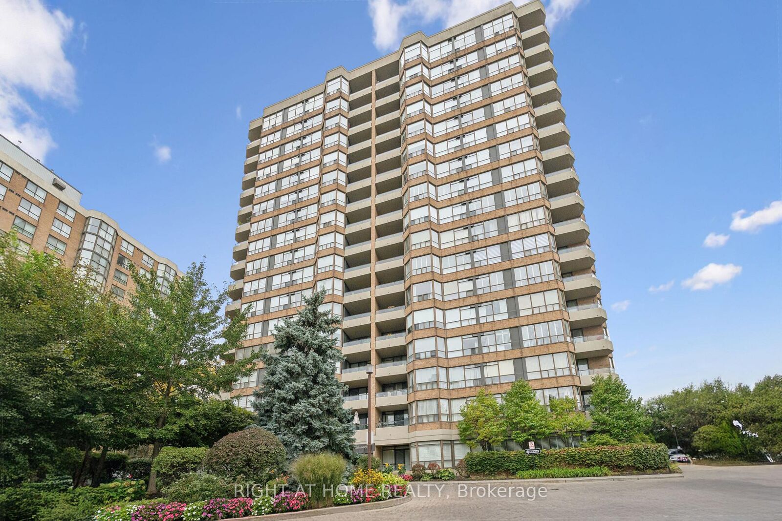 Property Photo: 268 Ridley Boulevard 1217 ON M5M 4N3