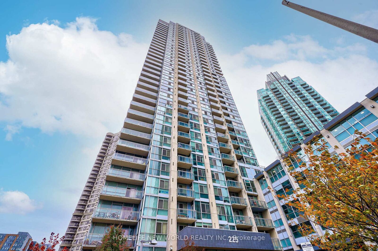 Property Photo:  225 Webb Drive 2209  ON L5B 4P2 