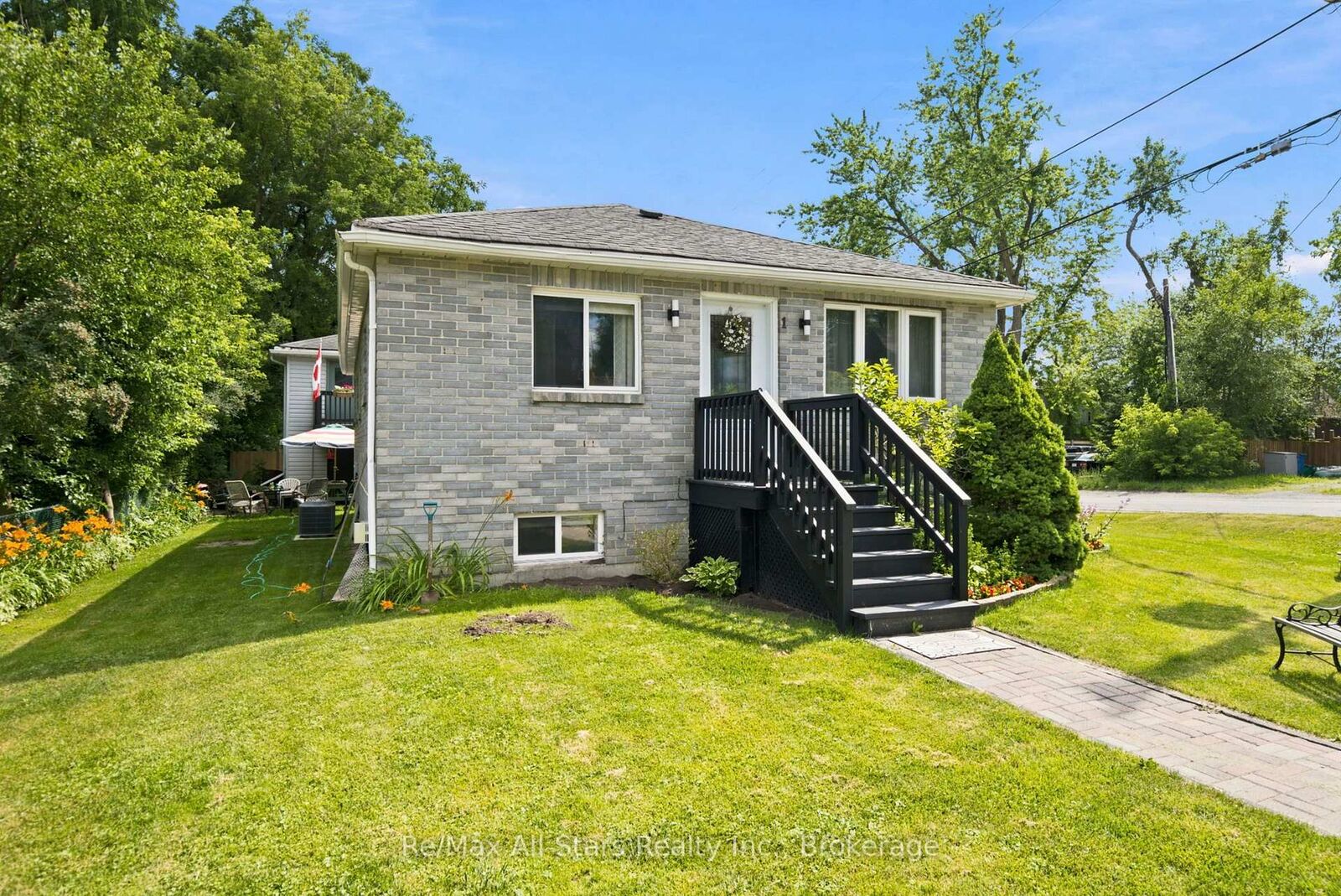 Property Photo: 1 Maple Grove Street ON L4A 7X3